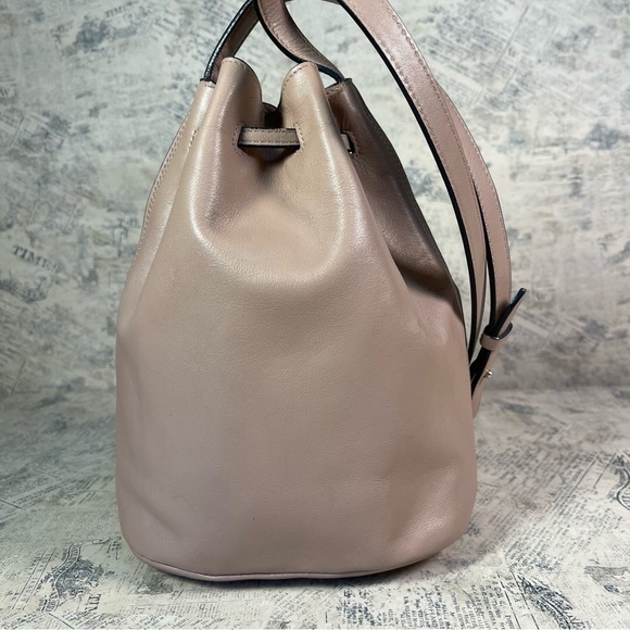 Cuyana Mini Bucket Bag Drawstring Leather Purse in Nude color soft Leather - Picture 3 of 12